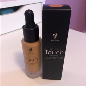 NEW Younique liquid foundation in shade Satin